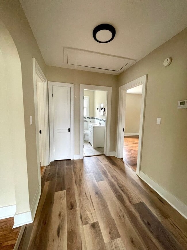 Building Photo - Section 8 Approved 3bedroom 1 Bath