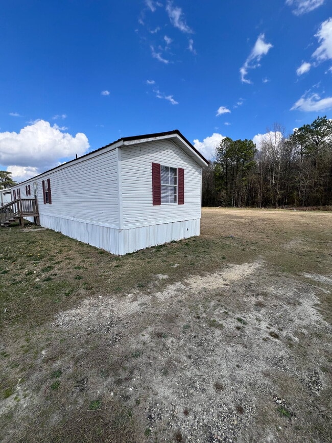 Building Photo - 2 BR | 2 BA in Pikeville! Trash Pick-Up Included!