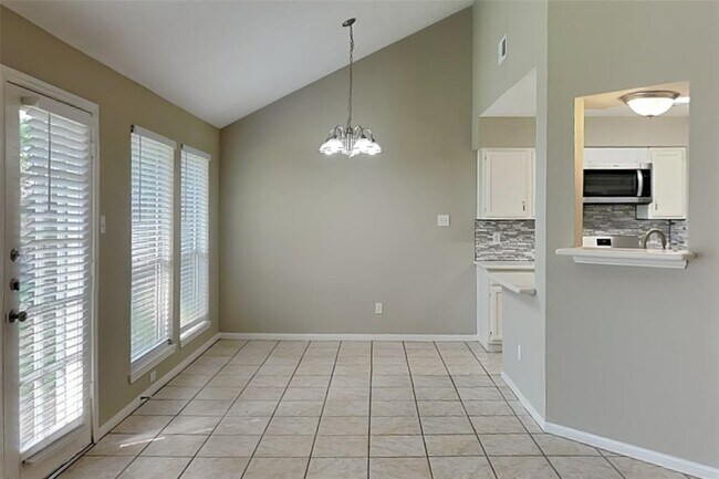 Building Photo - 8514 Greenleaf Lake Dr