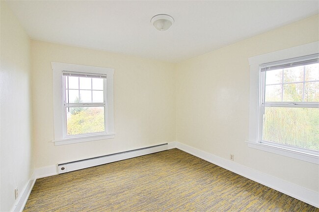 Building Photo - Bay View Living Near WWU – 1 & 3 Bedroom Units