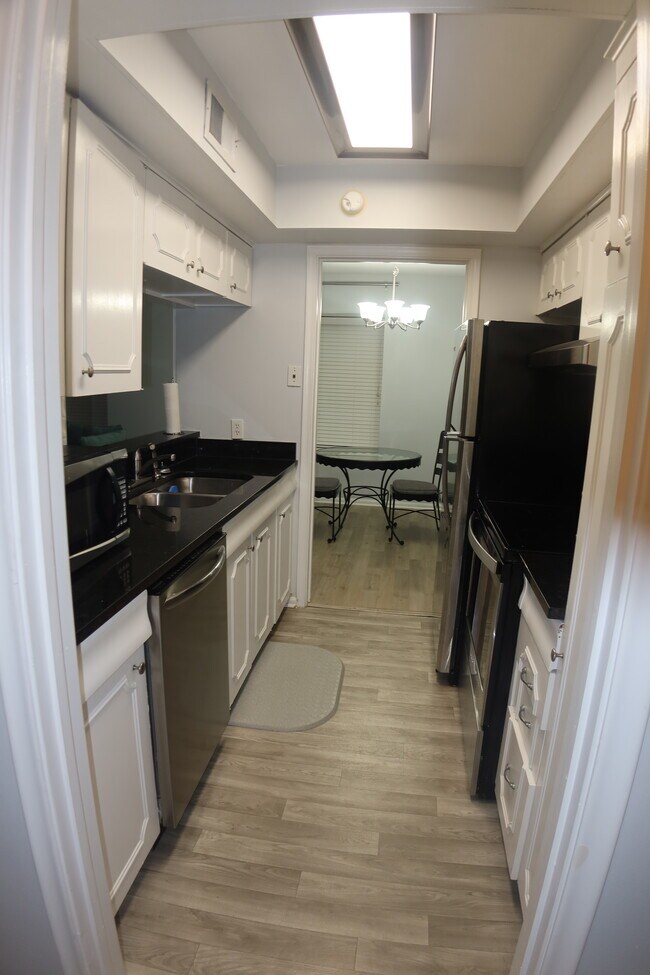 Building Photo - 3730 Fairfield Ave