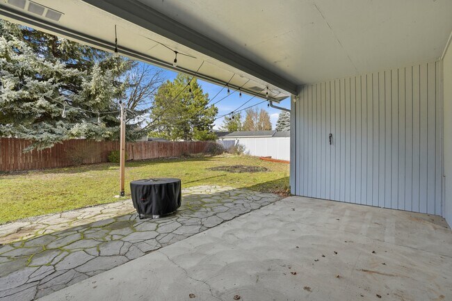 Building Photo - 11721 N Lincoln Ct