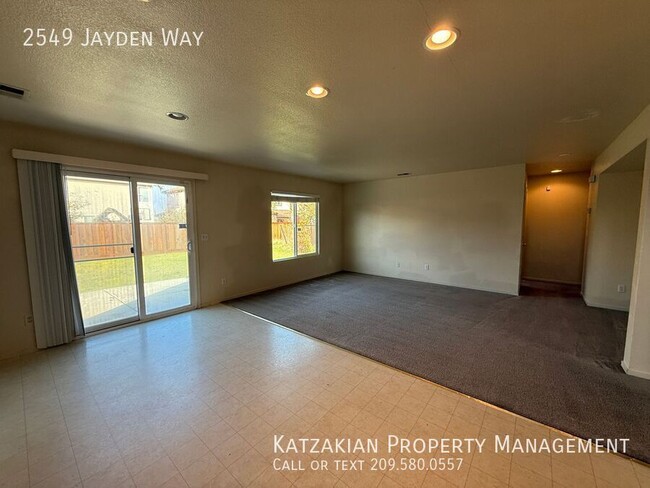 Building Photo - Single-Story 3-Bedroom 2-Bath North Stockt...