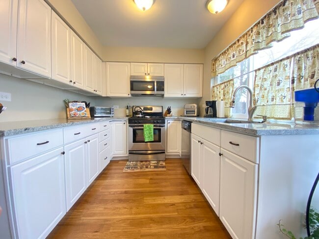 Building Photo - 1949 Governors Ln