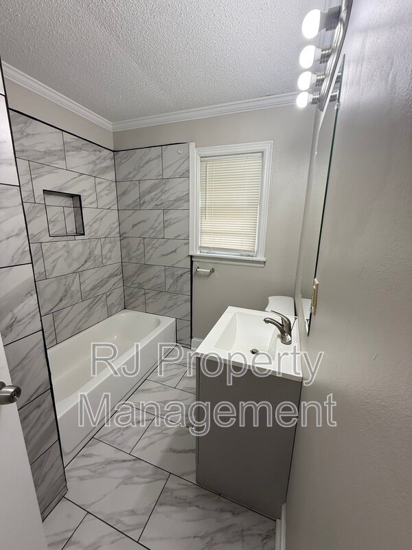 Building Photo - 3602 Donna Dr