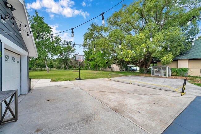 Building Photo - 16084 Stur St