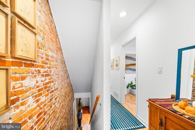 Building Photo - 2222 Oakford St