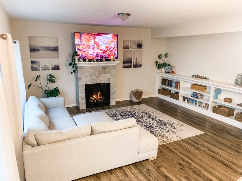 Building Photo - 1903 SE Silktassel Wy