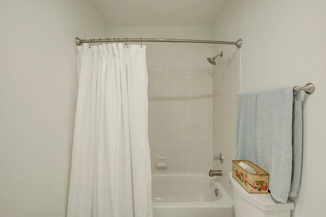 Building Photo - 501 Olmsted Park Pl