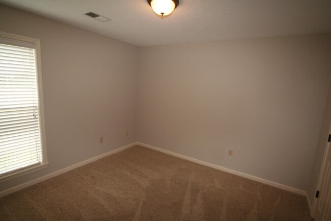 Building Photo - 6776 Dianna Dr