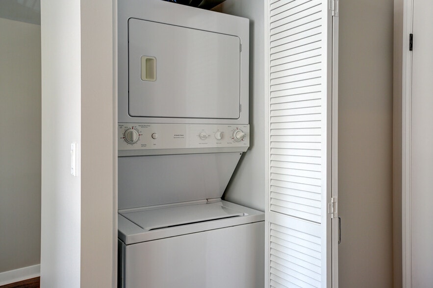 In unit Washer/Dryer - 425 W Beech St