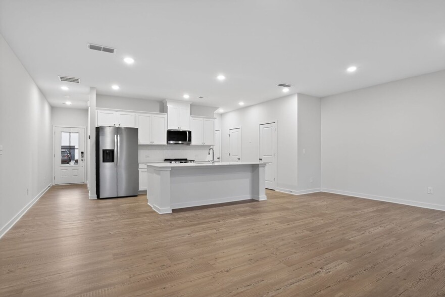 Building Photo - 1731 Harper Lily Ln