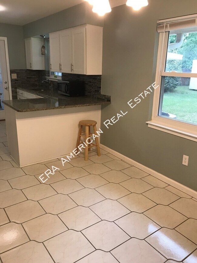 Building Photo - 912 Spruce Ct