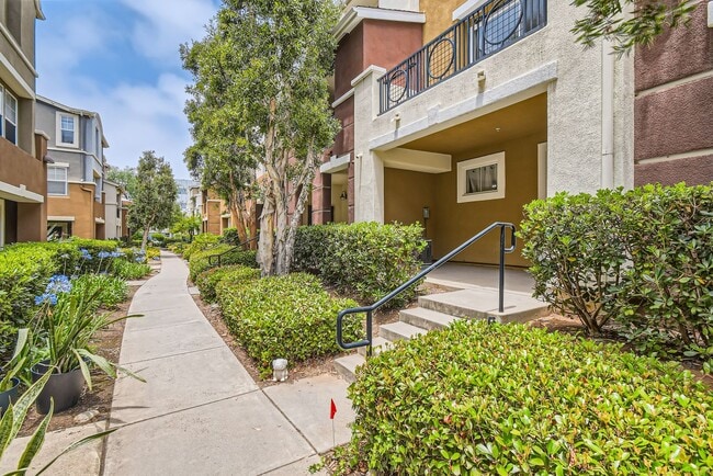 Building Photo - Stylish 2Bd + Den/Office - Townhome in Prime Central SD – Near Convoy District, Bases & Freeways