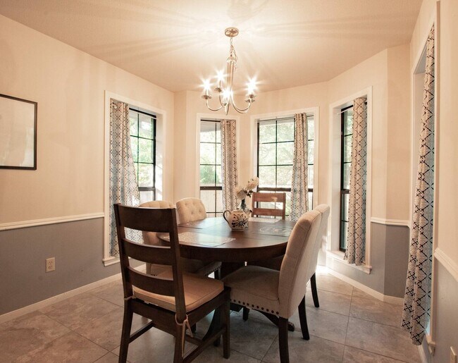 Building Photo - 2803 Pueblo Ct N