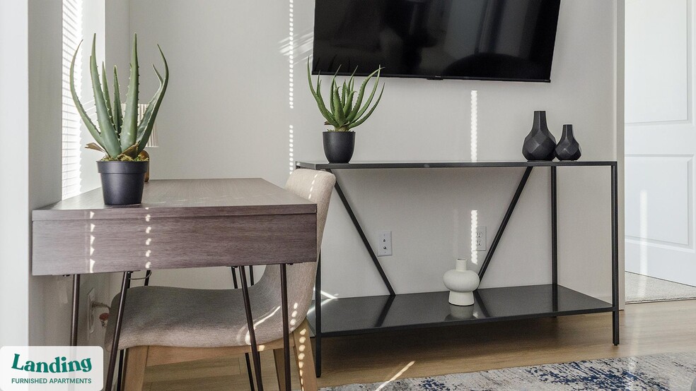 Building Photo - 650 N Main St