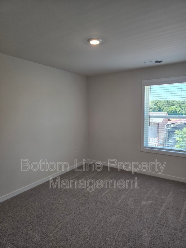 Building Photo - 2000 Harlequin Dr