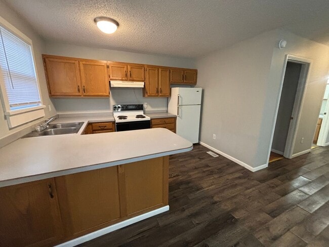 Building Photo - 513 N Maple St