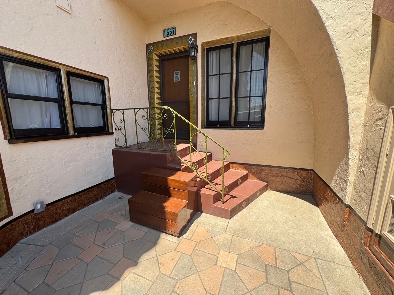 Building Photo - 1557 S Genesee Ave