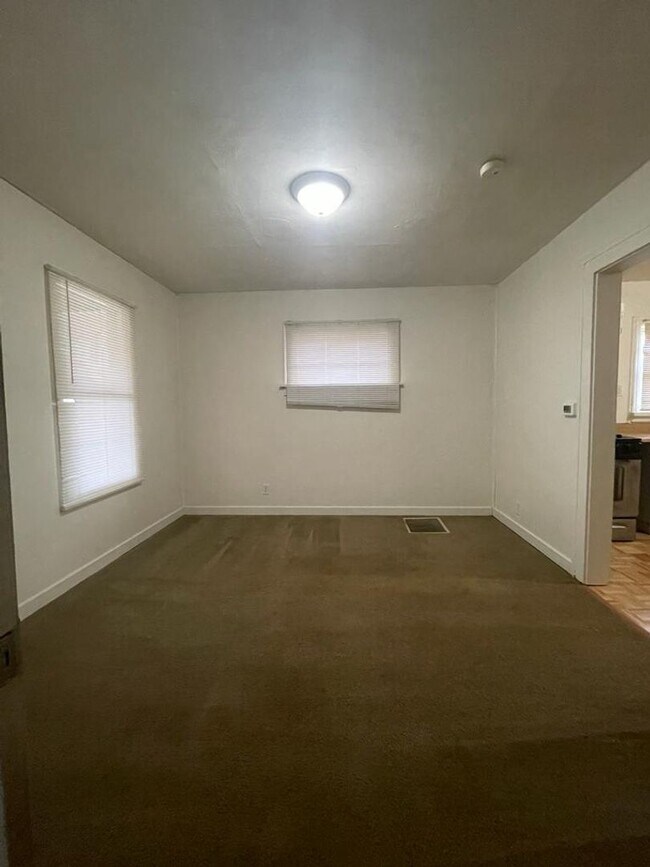 Building Photo - 1909 S Brookfield St