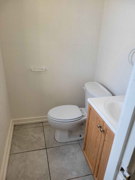 Building Photo - 534 3rd St