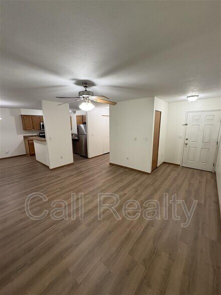 Building Photo - 13424 E Skyview Ave