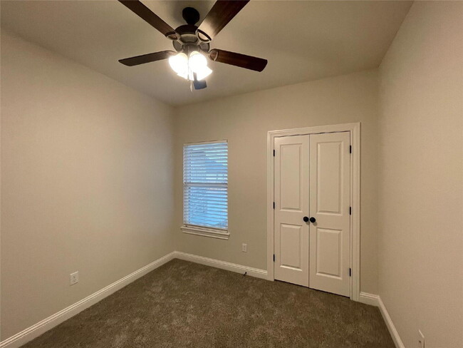 Building Photo - For lease