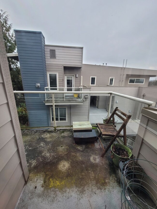 Building Photo - 610 S Nevada St