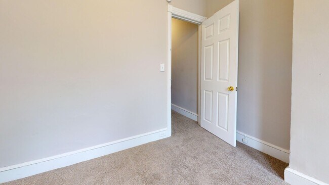 Building Photo - Three Bedroom Home Near Carroll Park