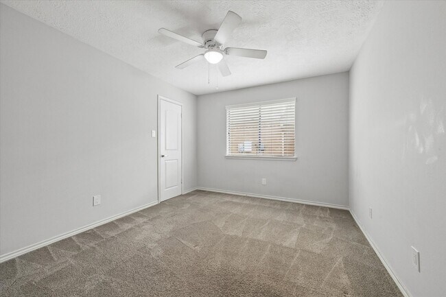 Building Photo - 2209 Aberdeen Dr