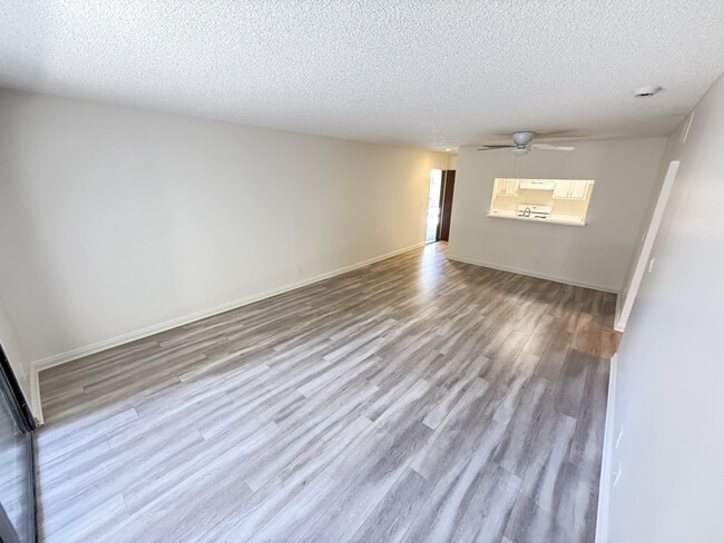 Primary Photo - 15020 Burbank Blvd