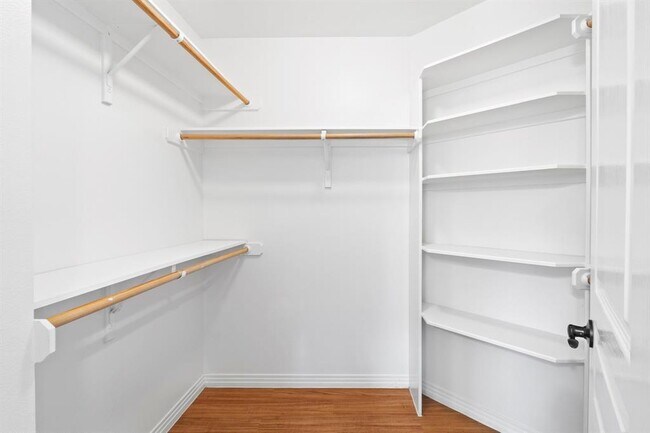 Building Photo - 5512 William Holland Ave