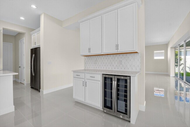 Building Photo - 15120 Wildwood Cir