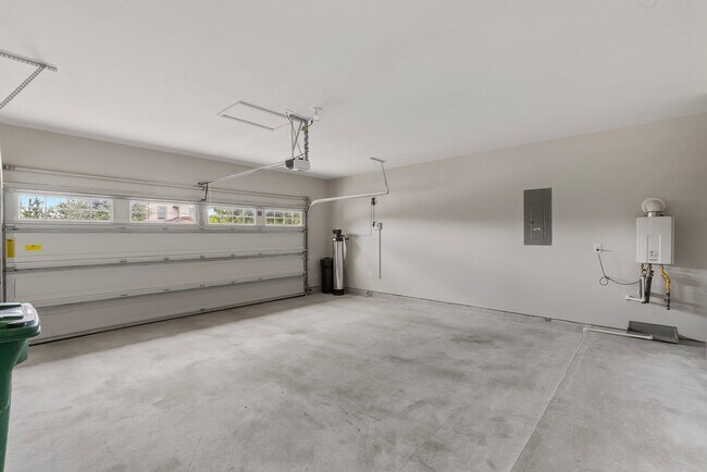 Building Photo - 12123 Parade Park Pl