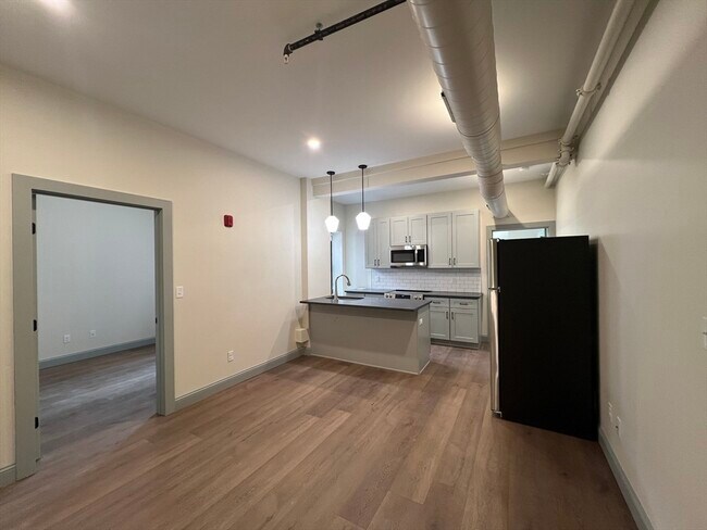 Building Photo - 160 Seabury St