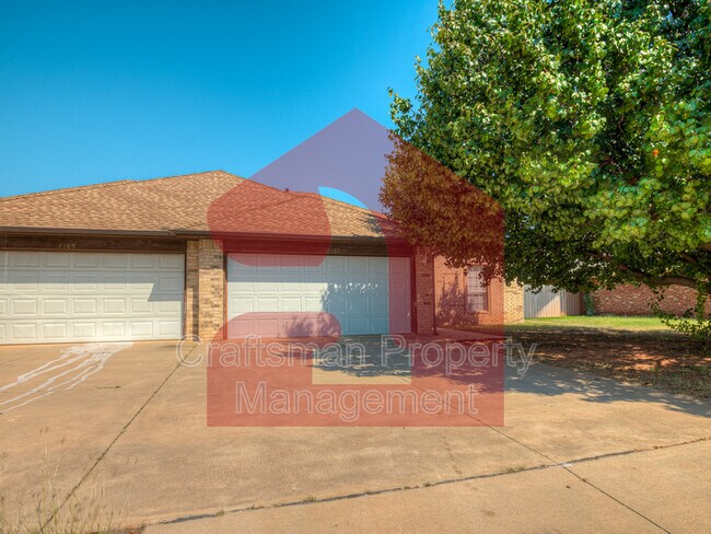 Building Photo - 2707 Silvertree Dr