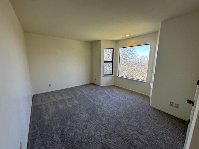 Building Photo - Gorgeous Multilevel 4 Bedroom 2.5 Bathroom Home on Acreage