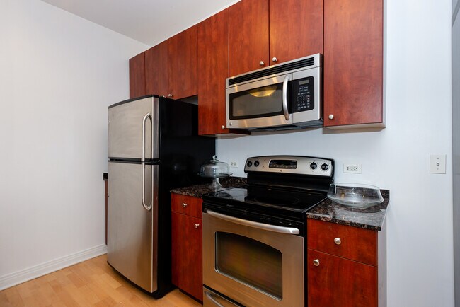 Building Photo - 565 W Quincy St