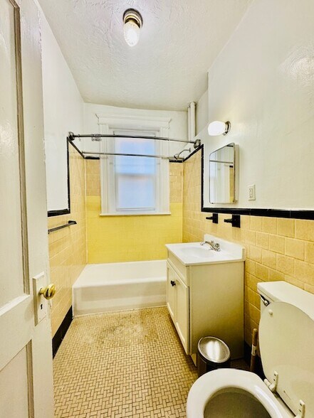 Primary Photo - 120 Warren St