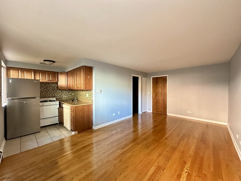 Building Photo - 5820 N Sheridan Rd