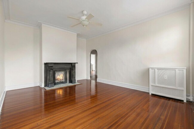 Building Photo - 6 Bonn Pl