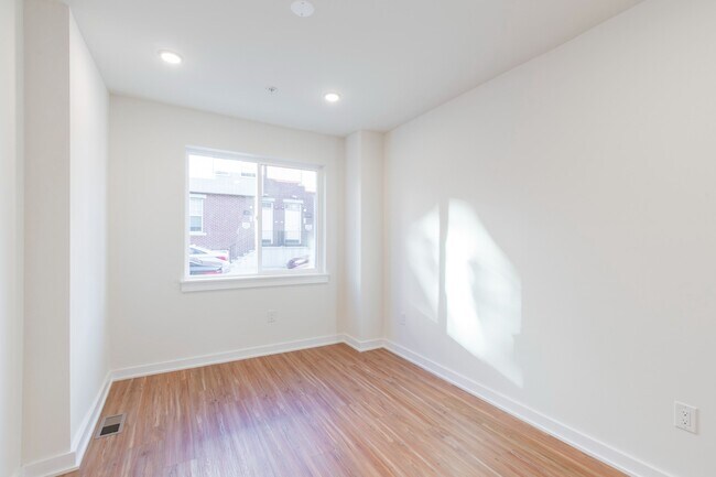 Building Photo - 810 W Norris St