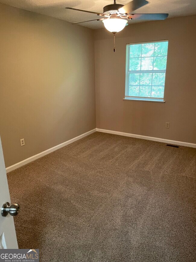 Building Photo - 1918 Cheatham Woods Dr SW