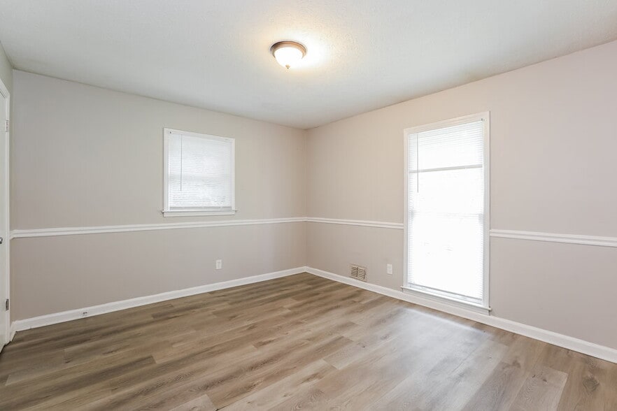 Building Photo - 1338 W Stoneybrook Dr