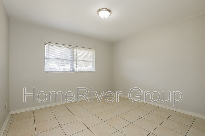 Building Photo - 709 Piedmont Dr SE