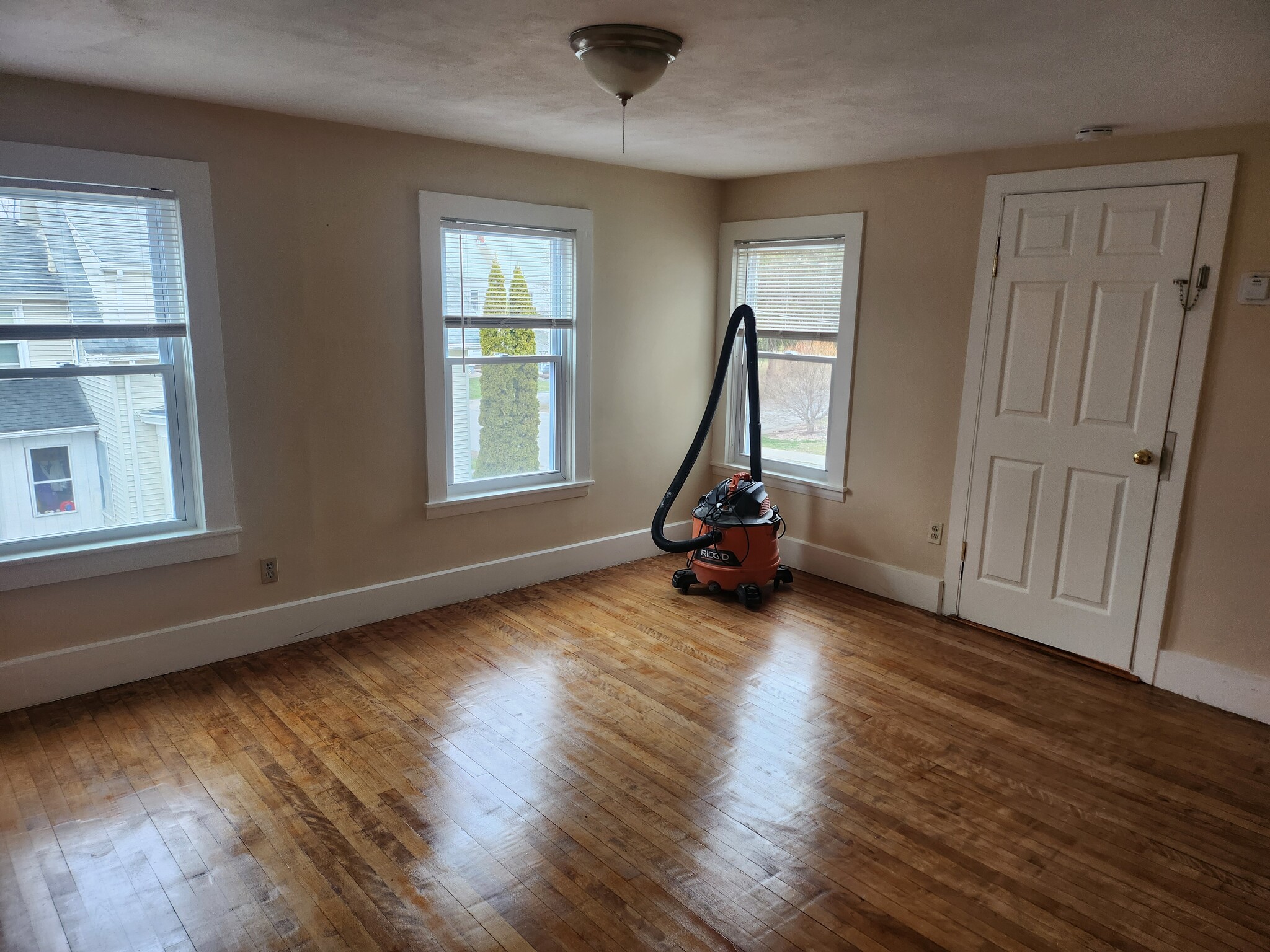 Building Photo - 27 Walnut St