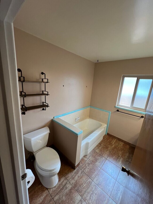 Building Photo - 723 S California St