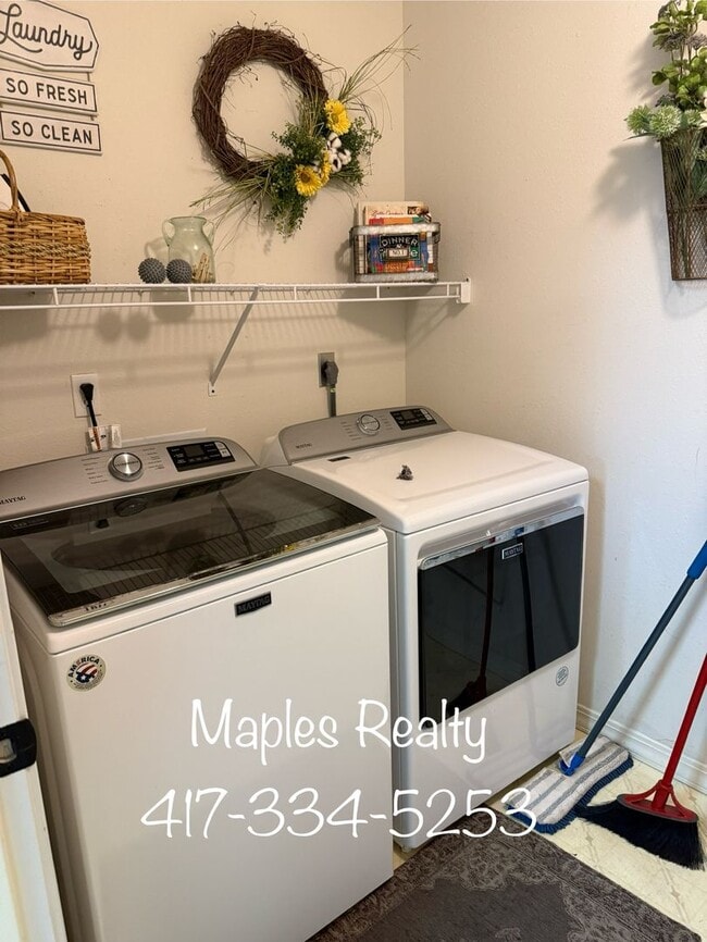 Building Photo - STUNNING 2 bedroom, 2 bathroom condo at Pointe Royale