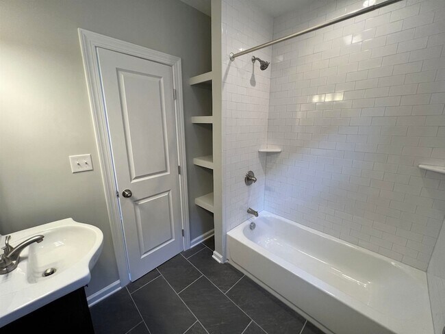 Building Photo - 440 Ave E