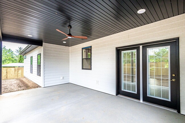 Building Photo - 1020 Crestland Ave